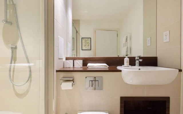 The London Retreat - Alluring 2bdr Flat With Balcony