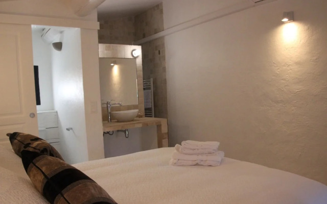 Hameau Fleur de Pierres B&B