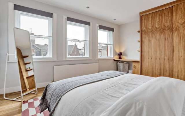 Modern & Chic 2bed Hampstead Duplex 1 min to Tube