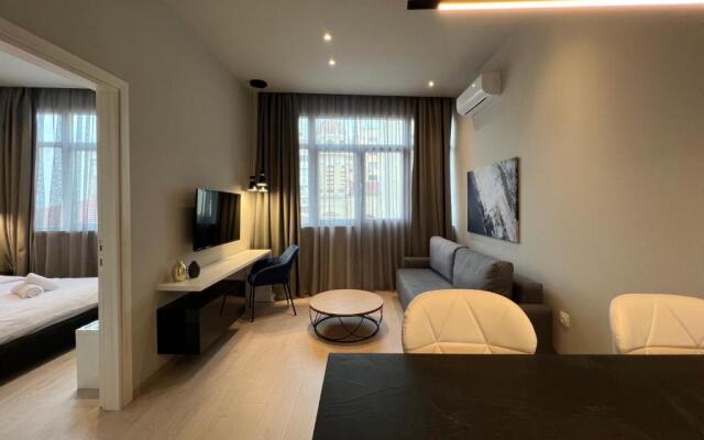 #Aura Studios & Suites F24