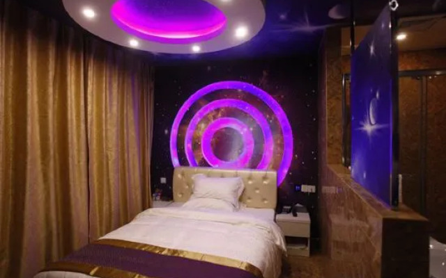 Light Stay·Noli Theme Hotel (Shanghai Fengxian Nanqiao Branch)