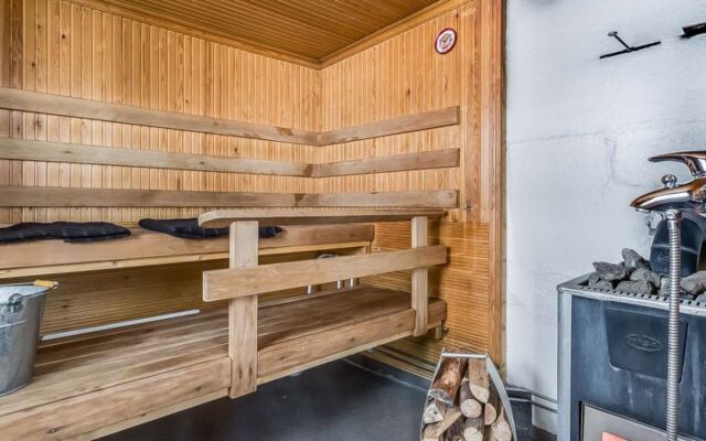 Holiday Home Peukaloinen