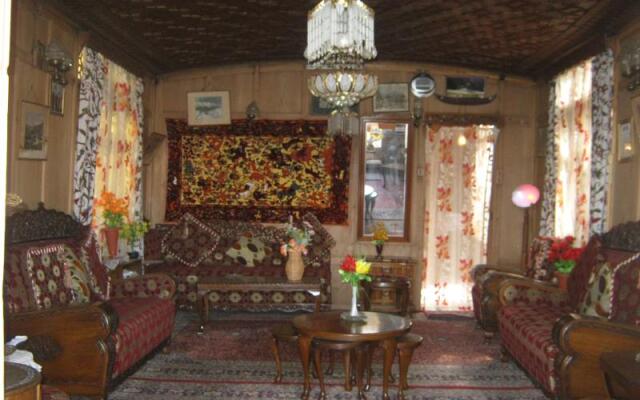 Young Shahzada Group of Houseboats