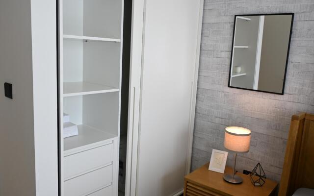 Contemporary 1BR Sleeps4 Balcony/Pool/Gym/DXBHills