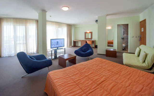 Jeravi Hotel