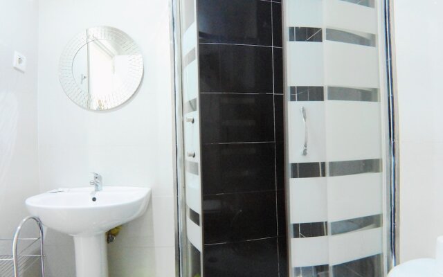 Apartamento de 2 Habitaciones, bajos, en Puerta del Angel AZBD