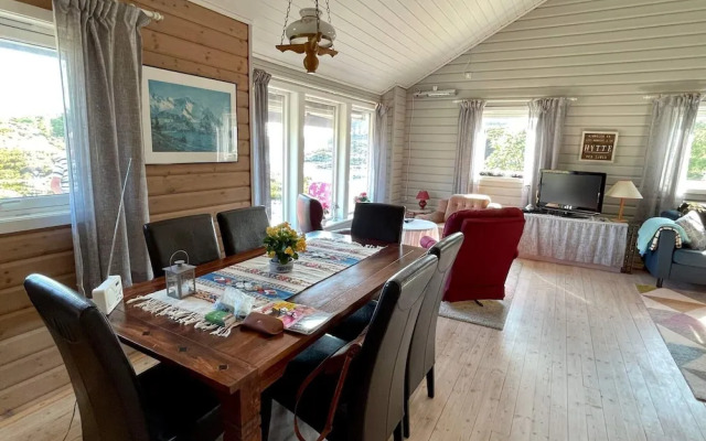 6 Person Holiday Home in Espevaer-by Traum