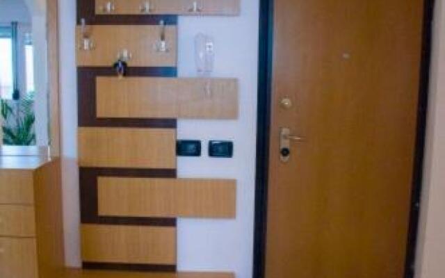 Ap. 30 Linda Residence