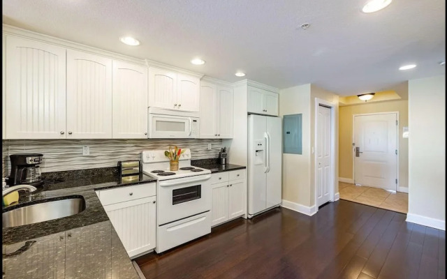 Harbourside 7716- Splash On The Rocks