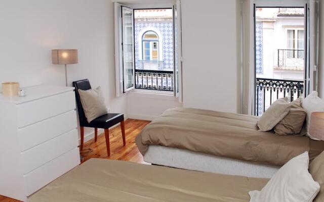 Lisbon Inside Connect — Lapa Apartments