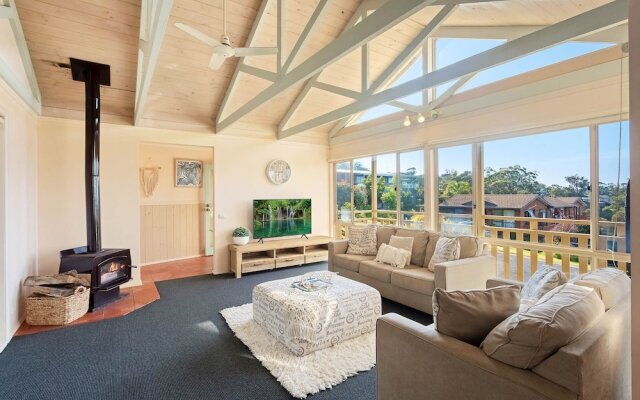 Pelican Lake Holiday House