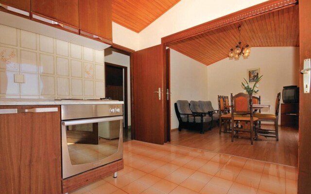 Amazing Home in Prizba With Wifi and 7 Bedrooms