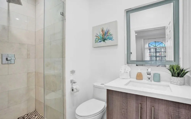 4BR Hollywood Beach Home with Pool