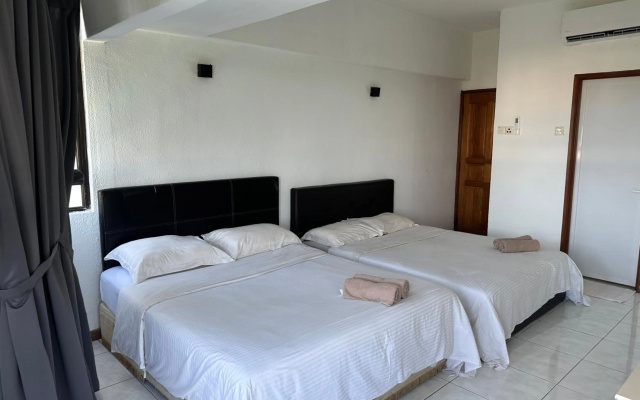 Beach Resort 19 Home Stay Batu Ferringhi – Guest Rooms – Batu Ferringhi