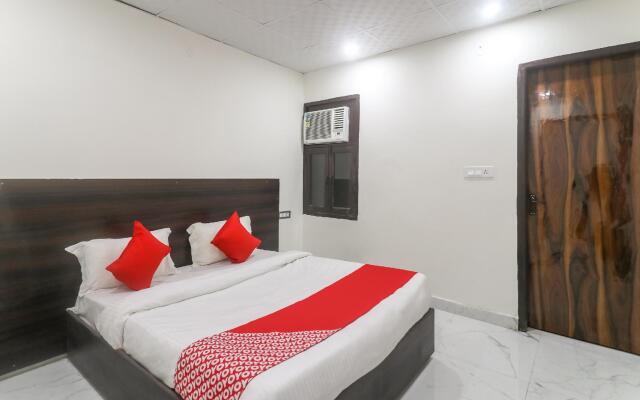 OYO 81967 Hotel Galaxy