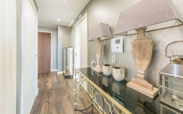 Kew Eye Apartments Kew