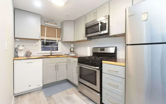 Chic Lake Geneva Apartment in Desirable Location!