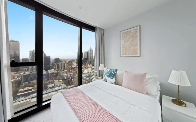 A Chic 2BR Apt Near Melbourne CBD w/ Free Parking – Guest Rooms – Melbourne