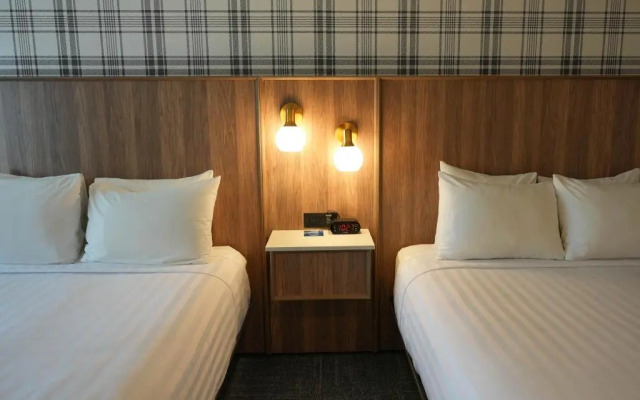 Travelodge At The Falls