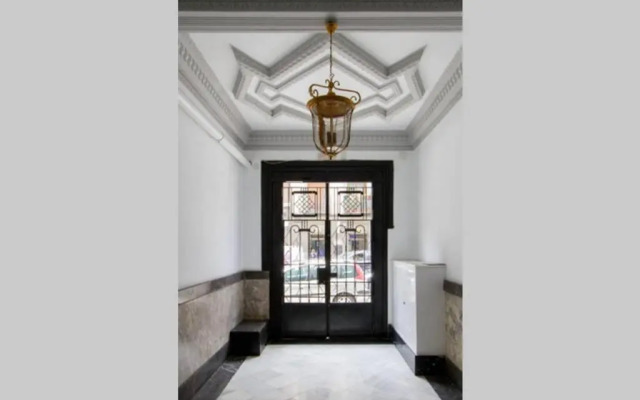 Sensacional Apartamento Junto a Palacio Real by Batuecas