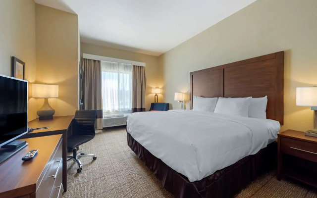 Comfort Inn & Suites Harrah