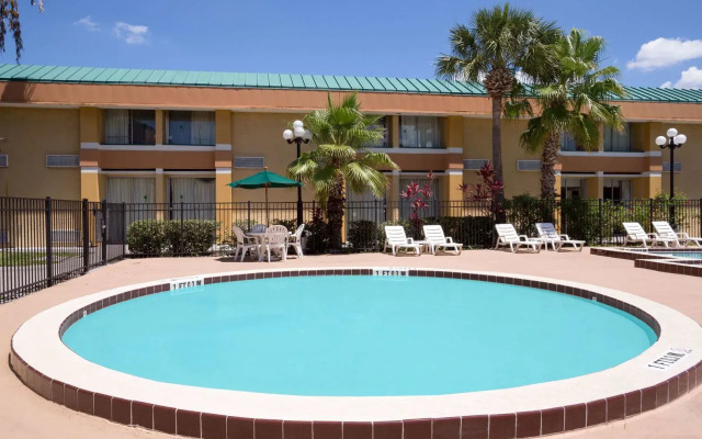 Garnet Inn & Suites, Orlando