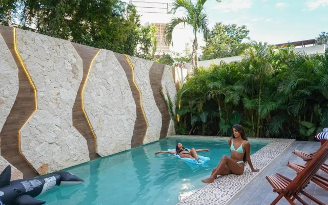 Dune Luxury Condos - Suite w Private Terrace
