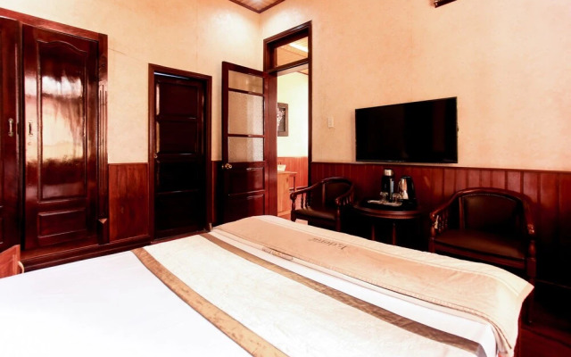 OYO 810 My Khe Hotel