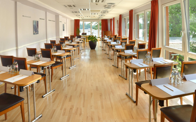 Holiday Beach Budapest Wellness & Conference Hotel