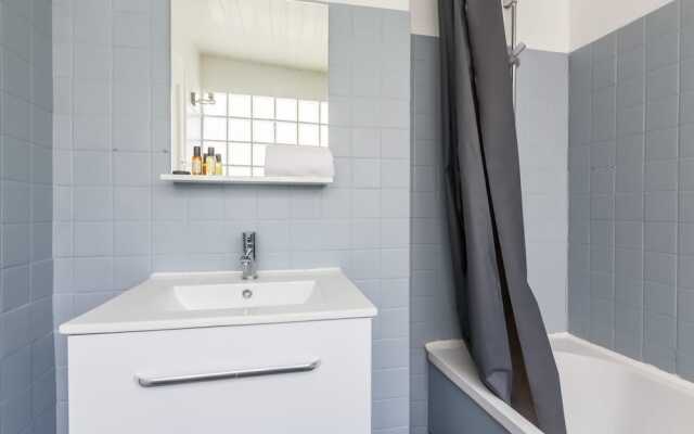 Homely Apartment Near Place de la Victoire