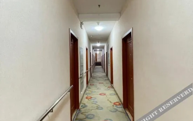 Super 8 Hotel (Dalian Xinghai Square)
