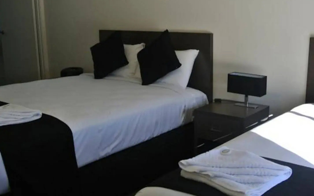 Dooleys Springsure Tavern and Motel