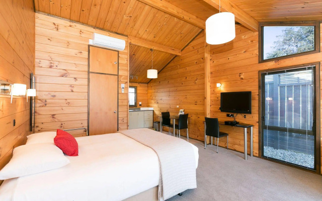 Lockwood Manor Motel