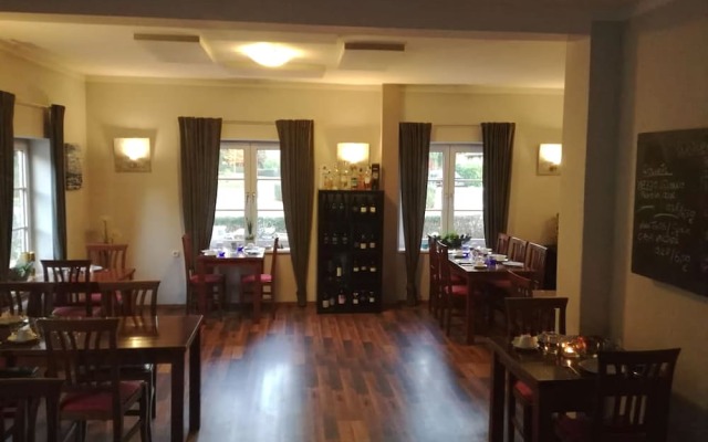 Basalt Hotel Restaurant Lounge