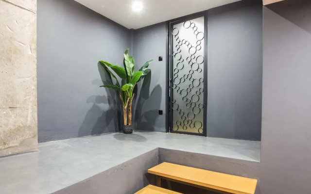 Modern Industrial Apt In Neos Kosmos