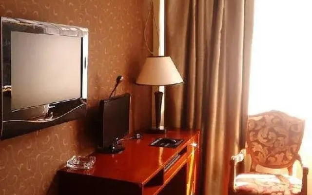 Longyi Business Hotel