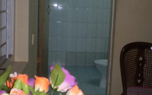 Dimuthu Tour Inn