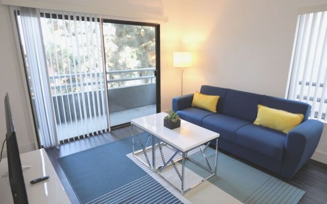 Hollywood Bright Suites