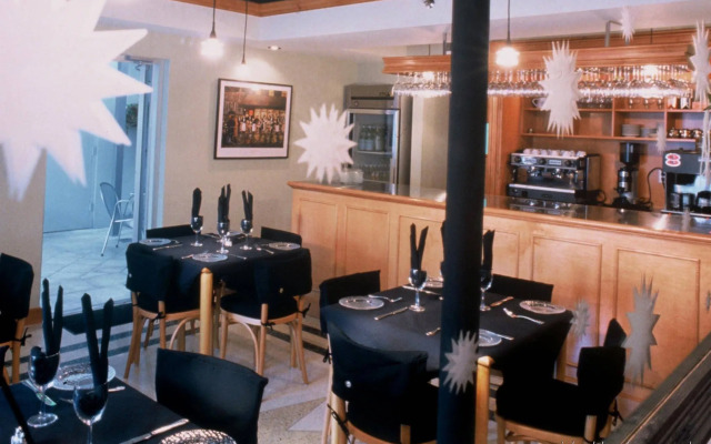 Crest Hotel Suites