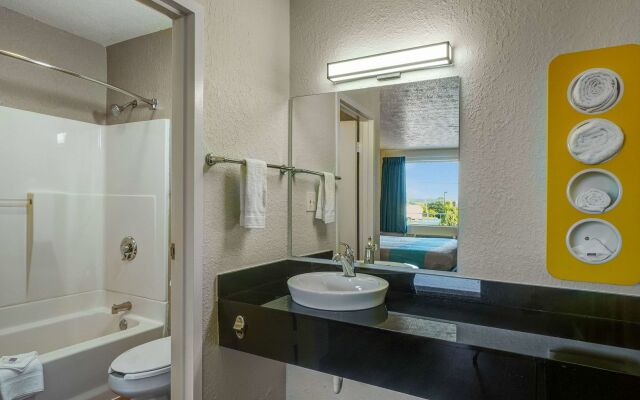 Motel 6 Lexington East