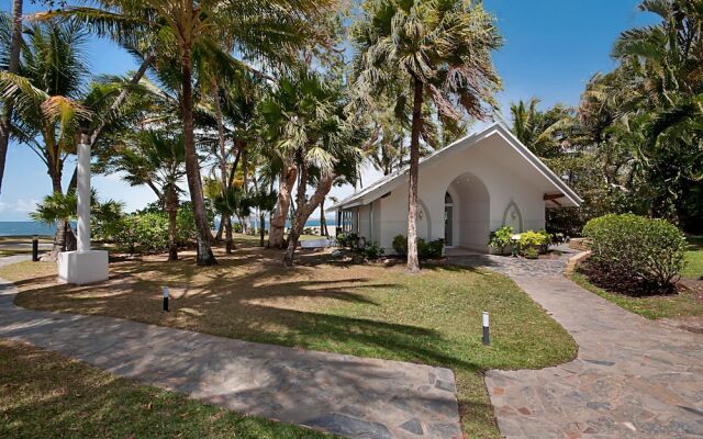 Absolute Beachfront at Alamanda 62