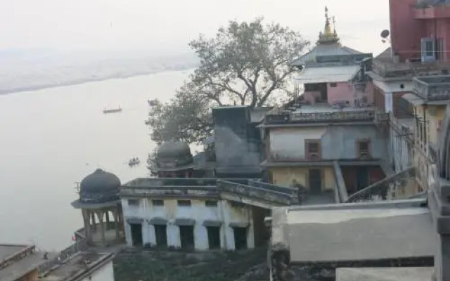 Tree Baba Hostel