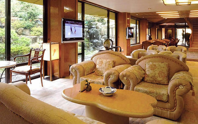 Yuraku Hotel