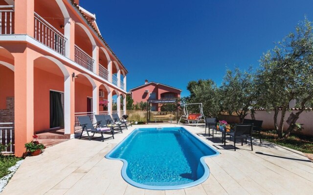 Nice Home in Liznjan With Wifi and 3 Bedrooms