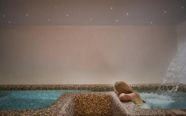 Alleys All-Suite Hotel & Spa