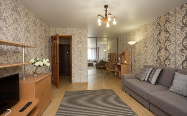 Etazhi 13. Mamina-Sibirjaka - Lunacharskogo