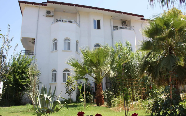 As Queen Beach Hotel