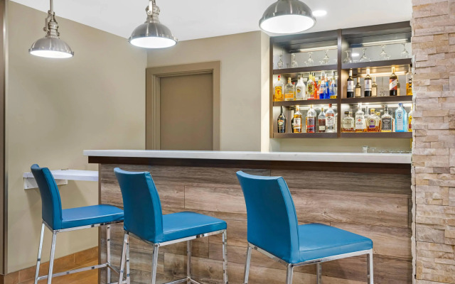 Quality Inn & Suites Bathurst