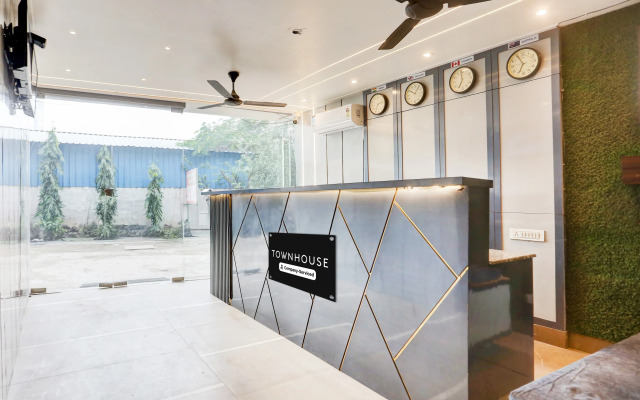 Super Townhouse Haibowal Chowk Near DMC