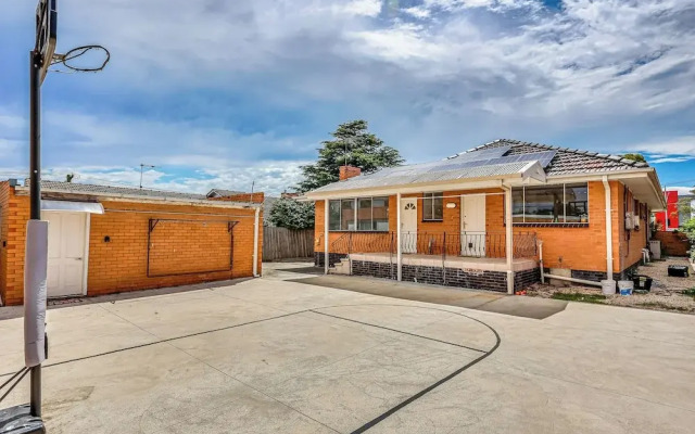 StayAU Cozy 1BR Living Space Chadstone